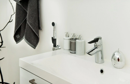 Смеситель для умывальника Oras Optima 2712F с гигиеническим душем Смеситель для умывальника Oras Optima 2712F с гигиеническим душем