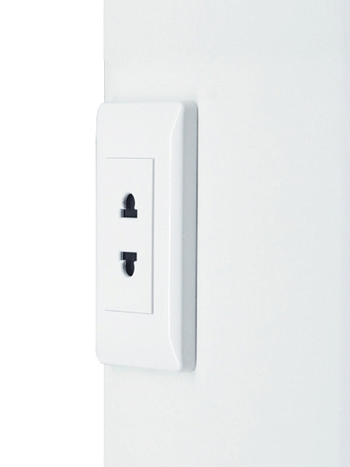 Зеркальный шкаф Torneo White d700 оборачиваемая модель, розетка МВК085